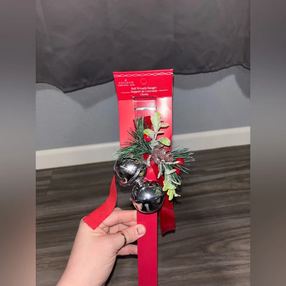 Ashland Red and Green Holiday Wreath Hanger